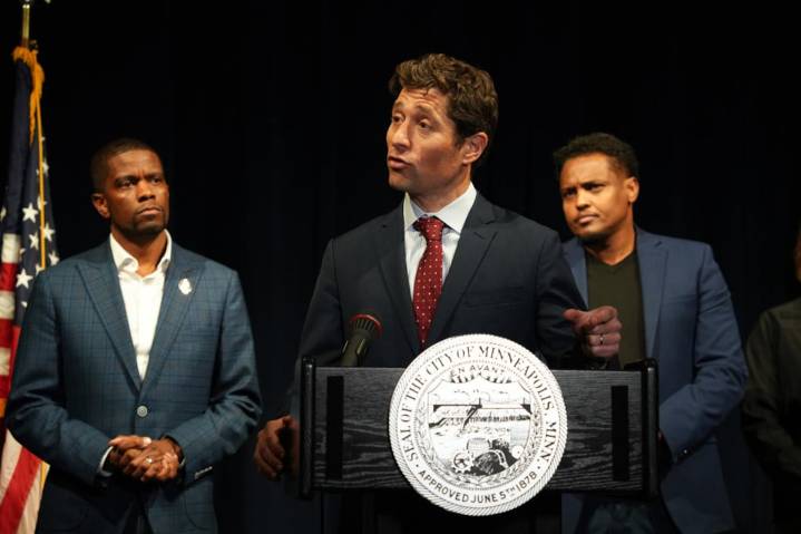 ICE detiene “por error” a un estadounidense por “parecer somalí”