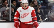 Kane scores late in 3rd period to help Red Wings beat Kraken
