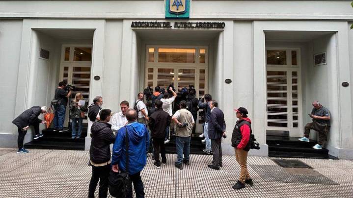 Justicia argentina ordena registros en la AFA y 17 clubes por presunto lavado de dinero
