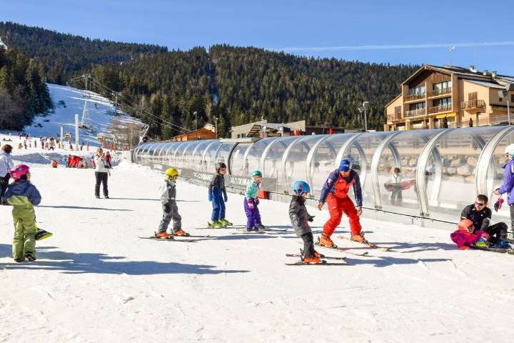 Esquiar será más fácil para 150.000 alumnos aragoneses con las nuevas tarifas reducidas de Aramón