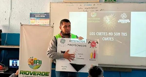Realizan foro de programa Los cuetes no son tus cuates
