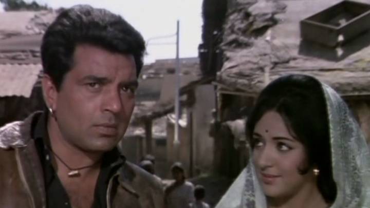 Dharmendra was ‘reluctant’ to do movie as he was 'too big' at the time and 'Hema Malini was hero'!
