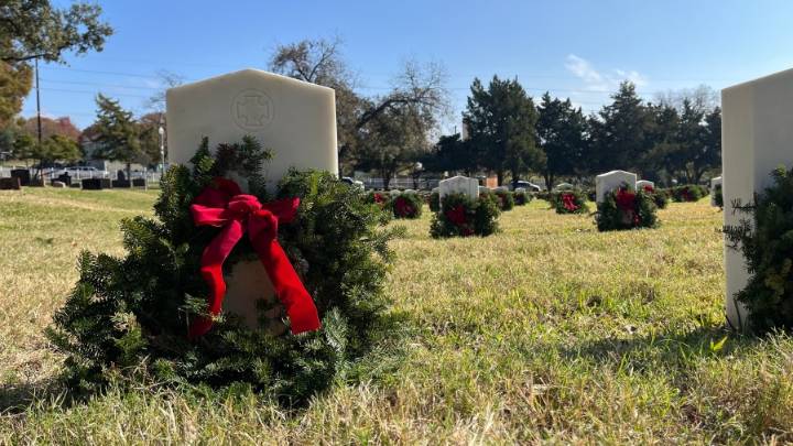 Nonprofit honors fallen veterans with holiday wreaths