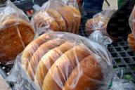 María Elena prepara el famoso pan rancheros, para venderlo en San Pancho