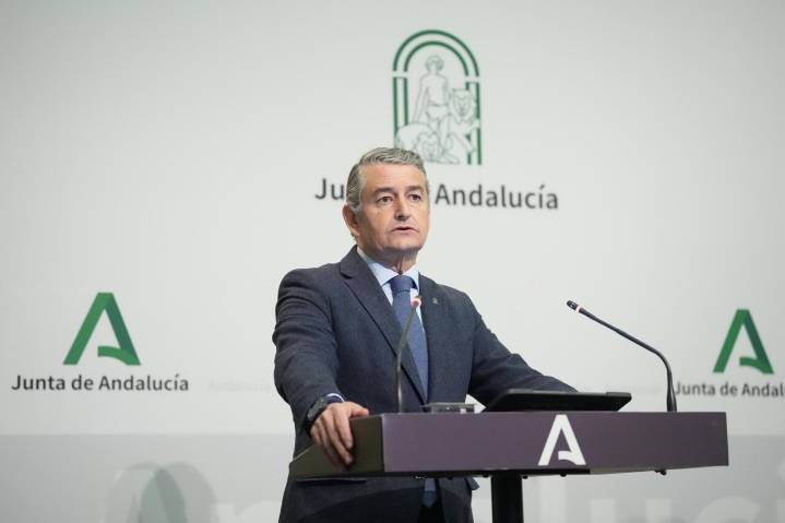 Sanz anuncia que el Hospital de Jerez reformará sus ocho quirófanos