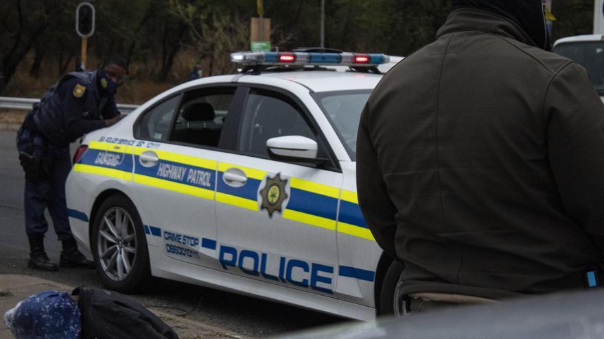 Un tiroteo en un bar clandestino de Sudáfrica deja al menos 11 muertos, entre ellos tres niños, y 14 heridos