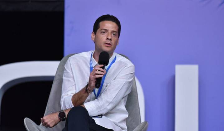 Mauricio Gómez Amín renunció a su precandidatura presidencial y adhiere a Abelardo De la Espriella