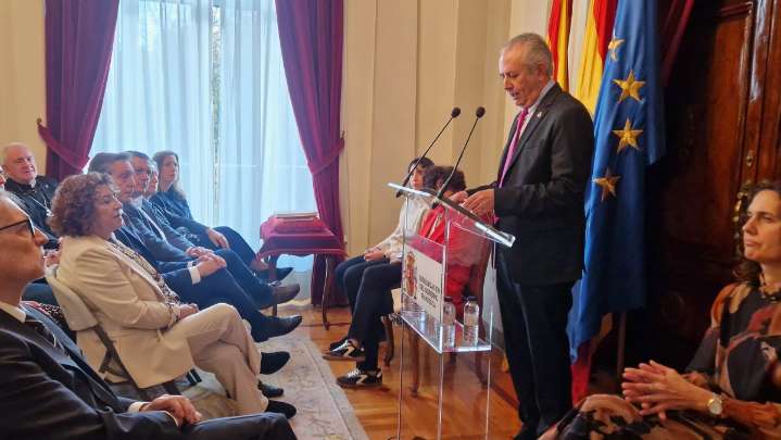 Campo: "Si hoy hay becas y sanidad pública es porque tenemos democracia" y alerta de quienes quieren vaciarla de significado