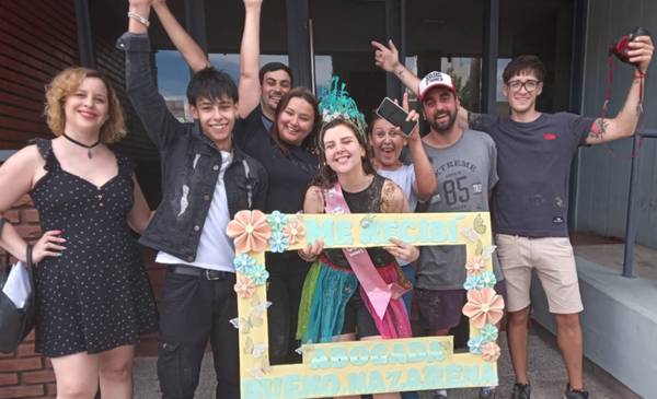 NAZARENA BUENO CUMPLIO SU SUEÑO Y AHORA ES ABOGADA