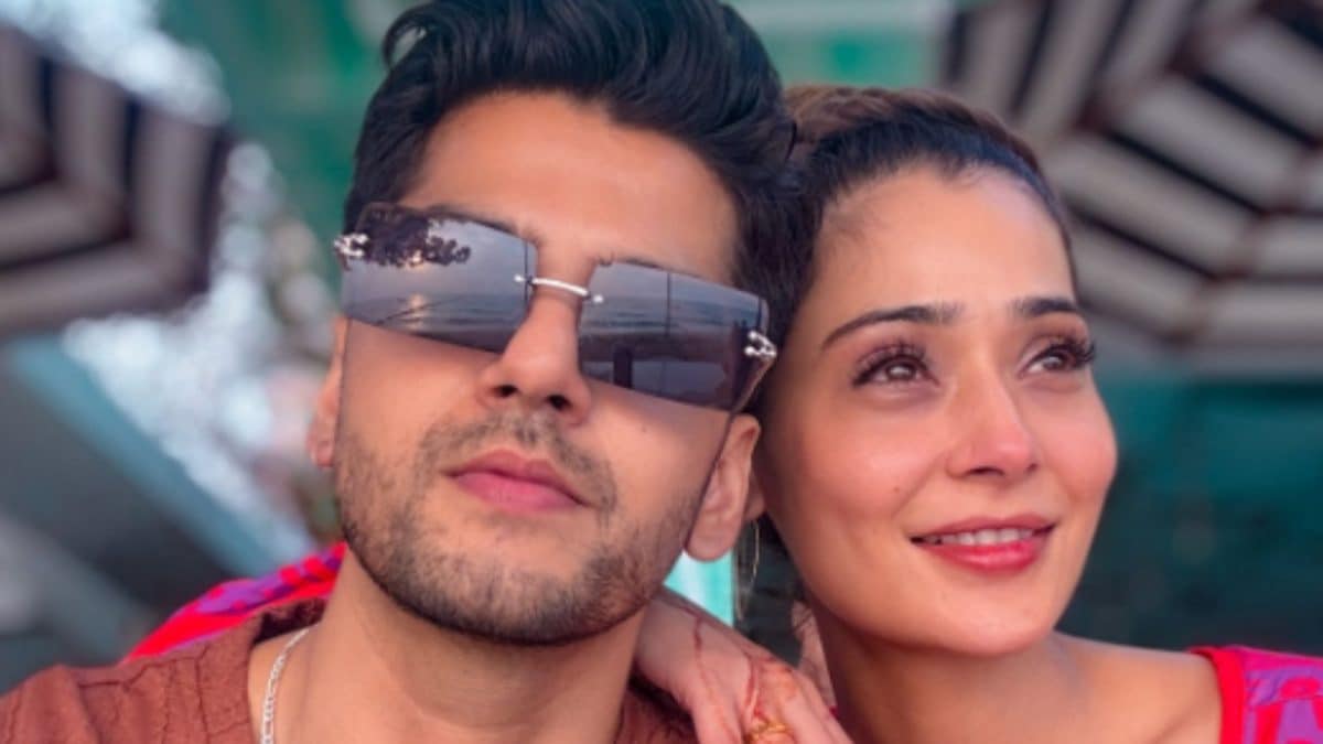 Newlyweds Sara Khan And Krish Pathak Fly To Thailand For Their Honeymoon