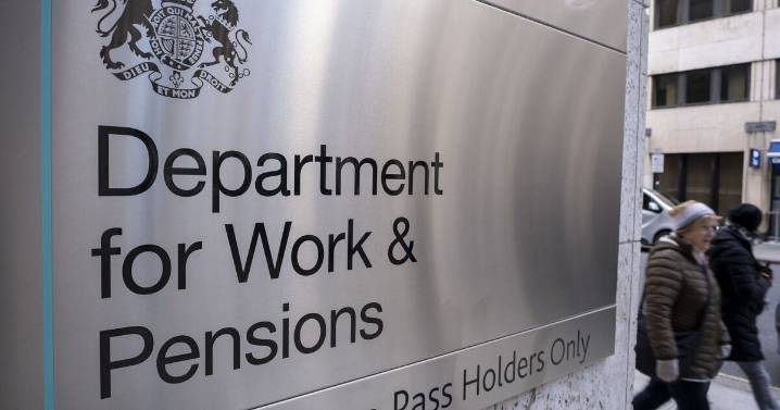 DWP warning as 1 million Brits miss out on £5,300 payment