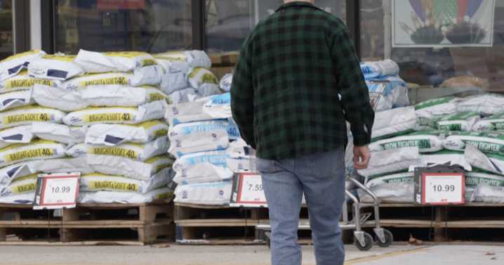 Snow day scramble: Lakeshore residents rush to prep for weekend winter storm