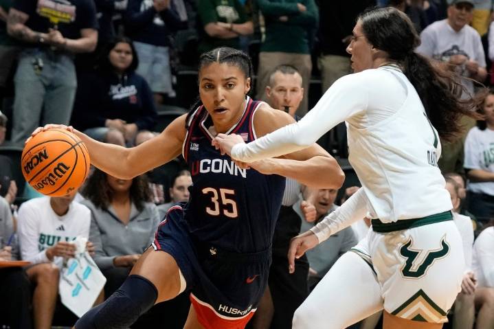 Sarah Strong double-double leads UConn women in USF rout