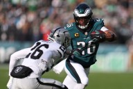 Jalen Hurts rebounds with 3 TD passes as Eagles snap losing streak in 31