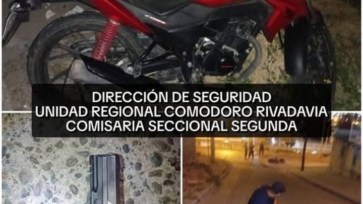 Desde una moto les disparó a un grupo de menores en calle Huergo