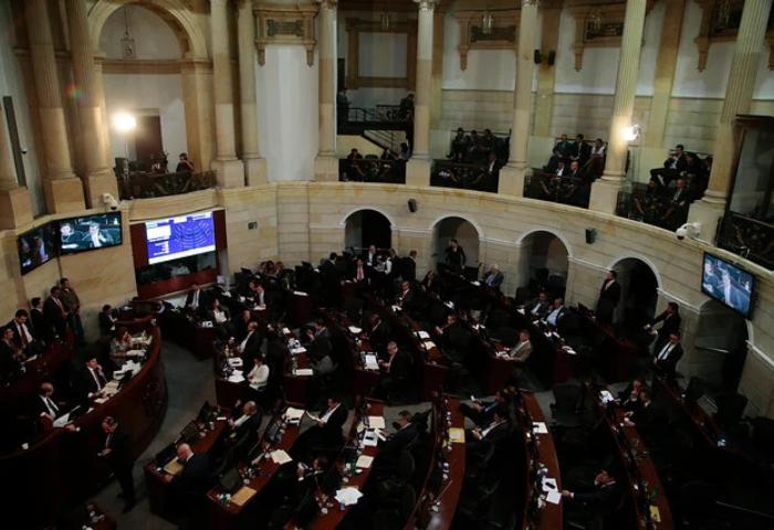 ¿Gobierno estaría pensando en declarar emergencia económica para sacar la tributaria por decreto?