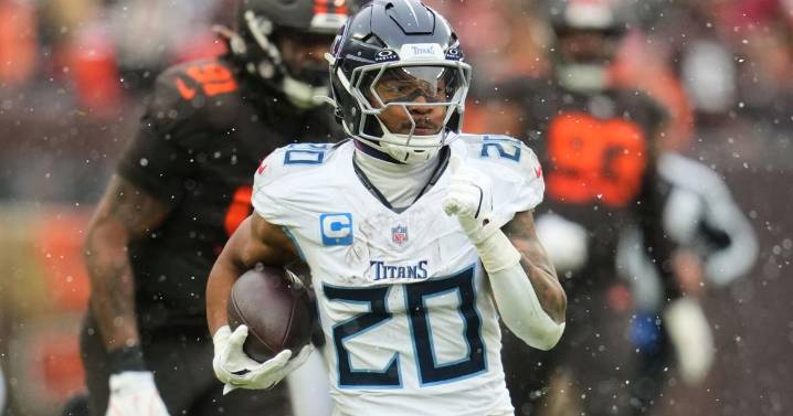 Tony Pollard runs for 161 yards and 2 TDs as Titans outlast Shedeur Sanders and Browns 31