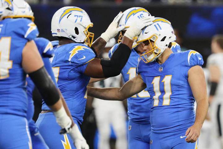 Tiempo extra define el triunfo de Chargers sobre Eagles en el Monday Night Football
