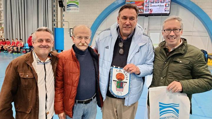 ¿Qué baloncestista famoso visitó Navia y dónde estuvo?