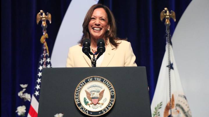 Former Vice President Kamala Harris bringing book tour to downtown Indianapolis