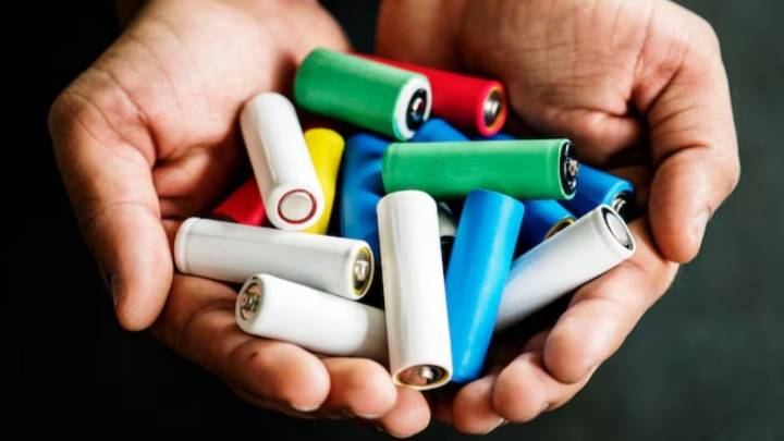 ¿Cómo reciclar las pilas desechables para hacer manualidades?