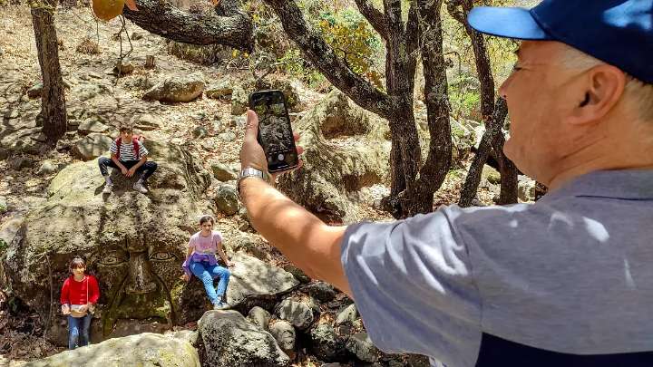 Misteriosas cabezas gigantes de piedra atraen a miles de visitantes en Querétaro