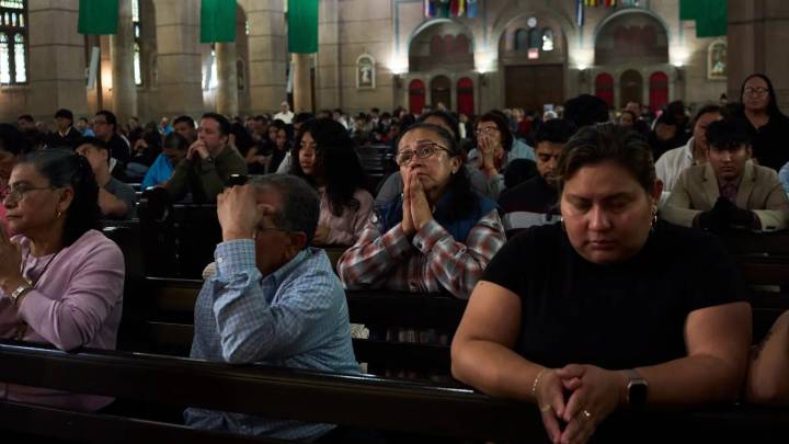 El temor a la deportación reduce la asistencia a las iglesias hispanas en EEUU, según un estudio