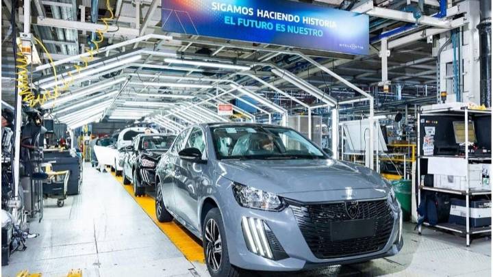Peugeot paraliza la producción y adelanta vacaciones a sus trabajadores
