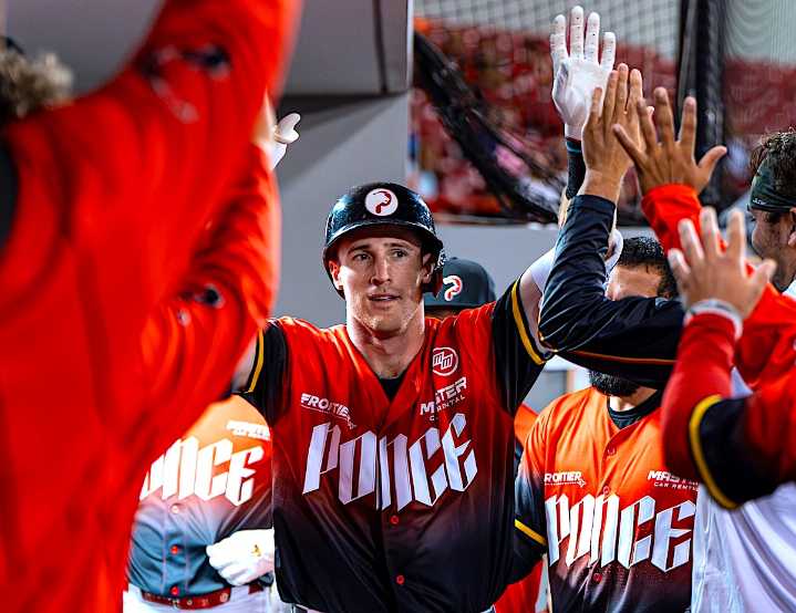 Leones dominan a los Gigantes en el Paquito Montaner