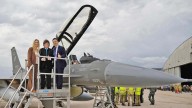 Milei recibió con euforia a los primeros seis F-16 de media vida comprados al reino de Dinamarca