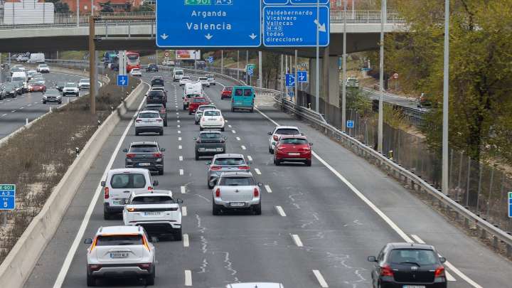 Tráfico lento en Madrid, Levante, Córdoba y Cantabria en el inicio del puente de la Constitución