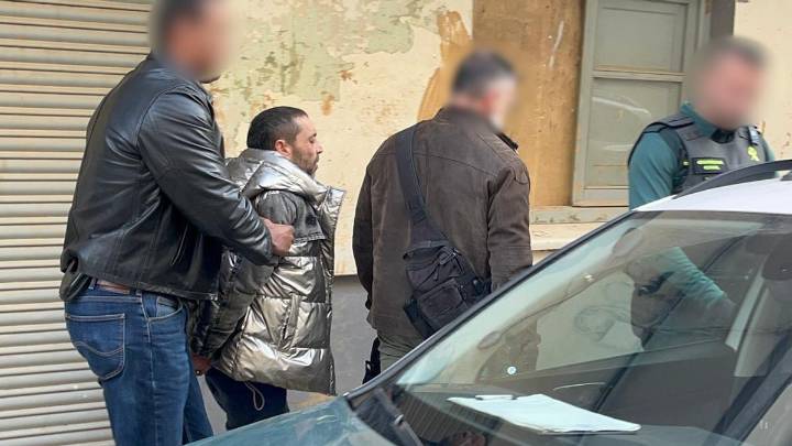 Registran la vivienda del presunto autor de la muerte a golpes de su pareja en Valencia