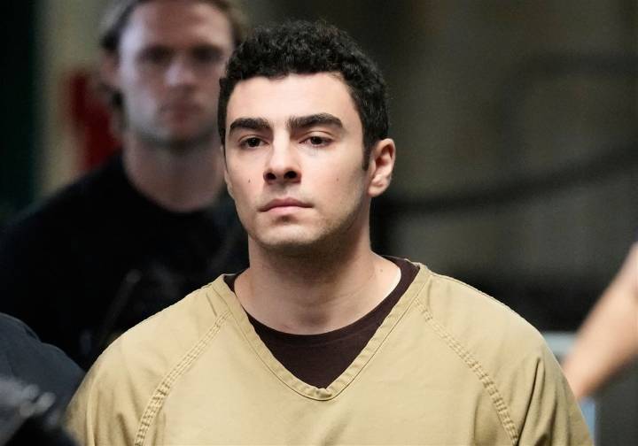 Luigi Mangione fights to exclude evidence from trial in the killing of UnitedHealthcare's CEO