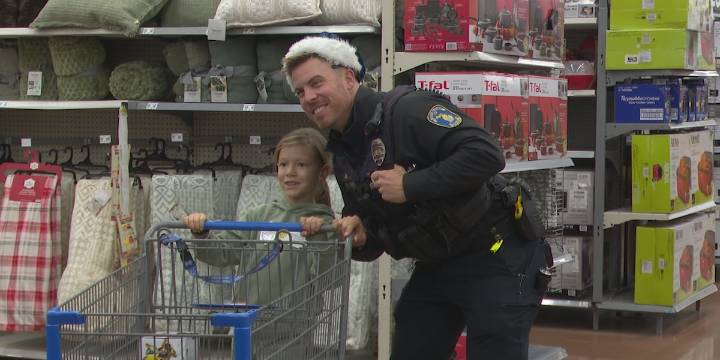 ‘Shop with a Cop’ event returns to Lansing