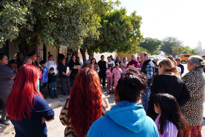 Torreón: Felipe González respalda a vecinos de la Nueva Merced ante incomunicación por barda de Ferromex