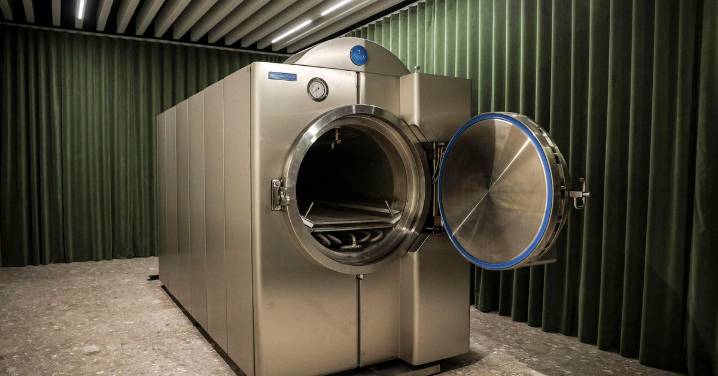 De la acuamación al compost humano: el dilema de morirse sin contaminar