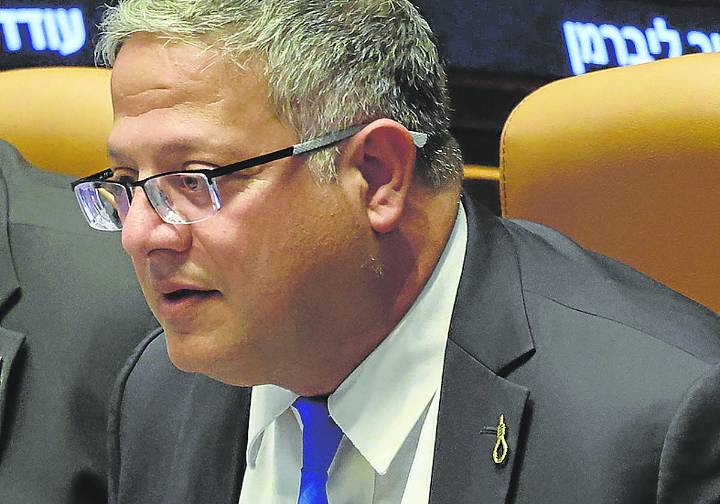 Un pin en forma de horca para apoyar la pena de muerte a los palestinos