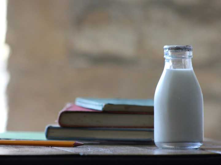 Alerta sanitaria en Estados Unidos: ordenan el retiro inmediato de esta leche por contener productos de limpieza