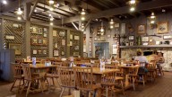 The Best Time To Dine At Cracker Barrel To Avoid A Crowd (And Save Money)