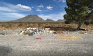 Saltillo: Visitantes dejan basurero clandestino (llantas, colchones, restos animales) en Zapalinamé