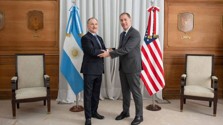 Santilli-Lamelas: reunión "protocolar" y "charla política"