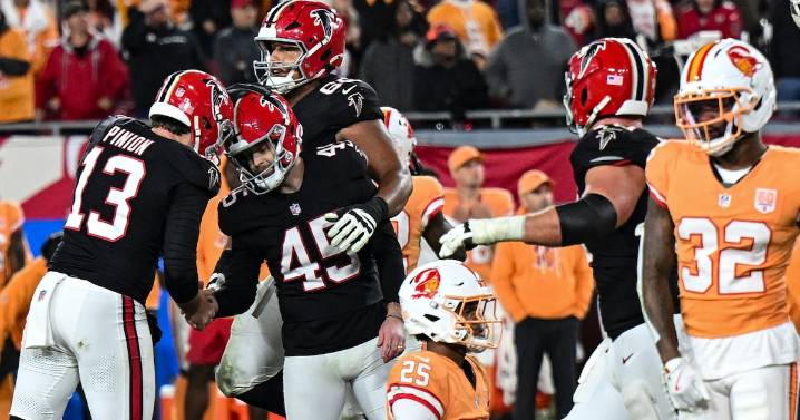 PHOTOS: Falcons defeat Buccaneers at the buzzer