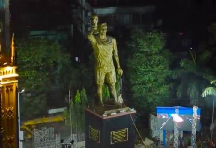 La reacción de Lionel Messi al ver su imponente estatua en India