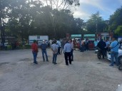 Bloquean productores de caña acceso al Ingenio San Rafael de Pucté