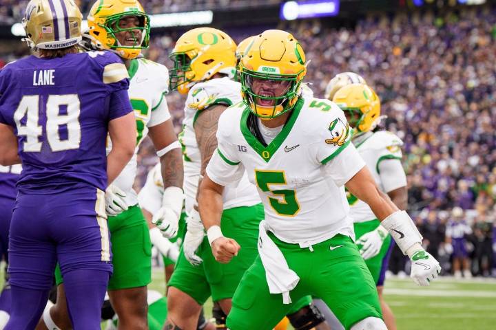 Deadspin | No. 6 Oregon fends off Demond Williams Jr., Washington