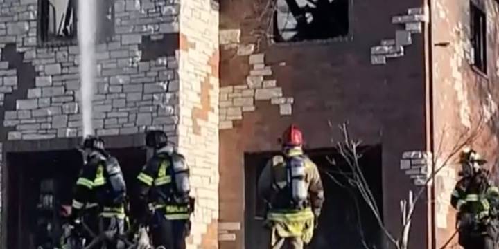 Fire destroys house at Lake of the Ozarks; 2 residents escape safely