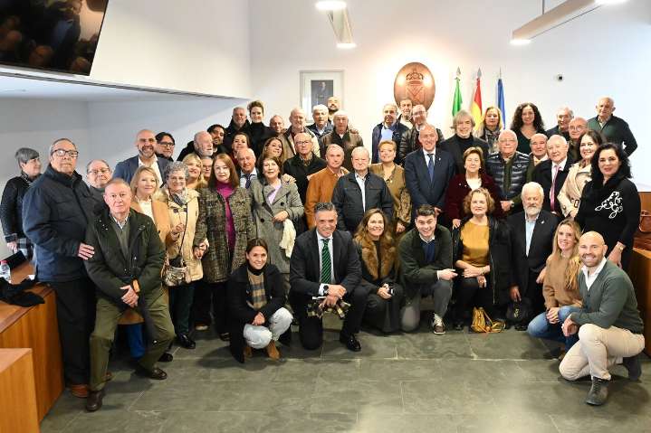 La Peña Cultural Flamenca de Tomares recibe la Medalla de la Villa en su 50 aniversario