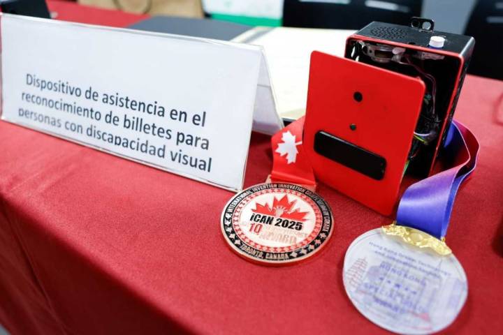 Indecopi reconoce a inventores peruanos que ganaron 223 medallas en Canadá