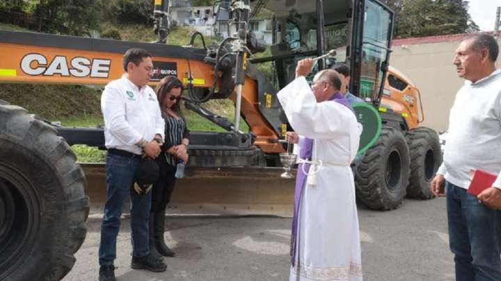 Con la maquinaria bien aceitada y bendecida sigue el gobernador de Boyacá recorriendo municipios #Tolditos7días