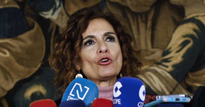 Montero guarda silencio sobre la trama de Leire Díez mientras la UCO registra su ministerio